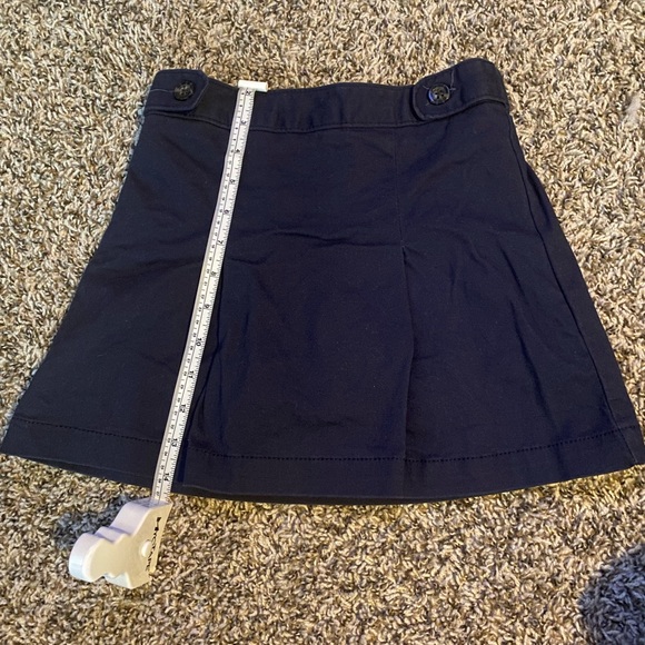 Old navy “uniform” skort sz 8(M) smoke free home - Picture 1 of 6